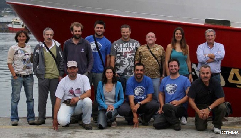 Equipo de observadores de la CEMMA y tripulación del Anxuela. ©CEMMA