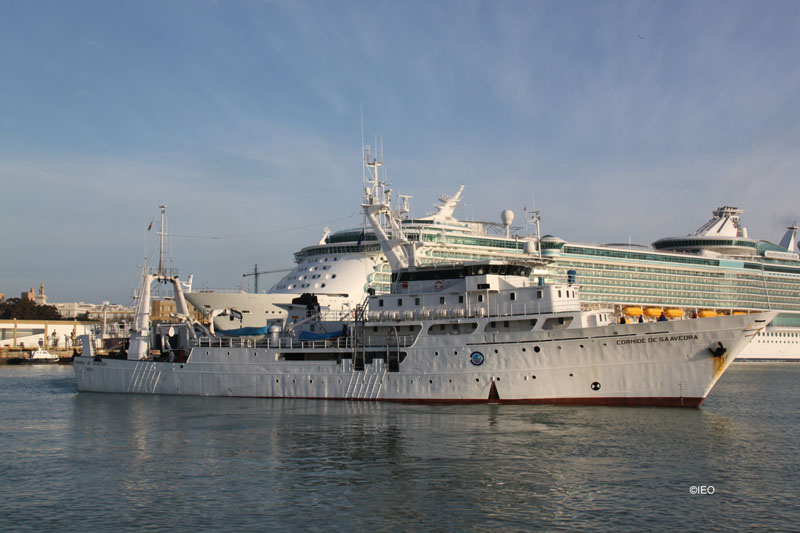 El Cornide de Saavedra maniobrando en el interior de la darsena del puerto de Cádiz ©IEO