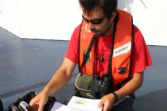 Jose, un miembro del equipo, realizando labores de observación ©CEMMA