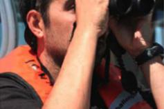 Un miembro de CEMMA avistando cetáceos / A memeber of CEMMA undertaking whale watching ©CEMMA